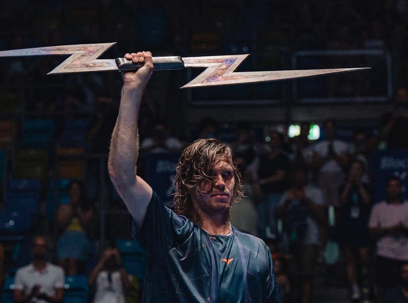 Андрей Рублев с трофеем после победы на выставочном турнире во Франкфурте