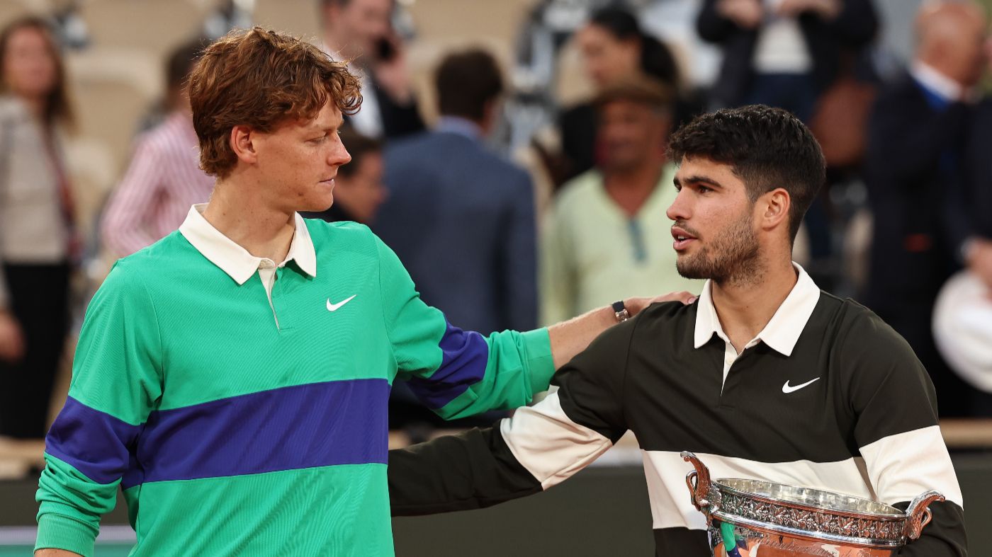 Янник Синнер и Карлос Алькарас после финала «Ролан Гаррос» в 2025 году