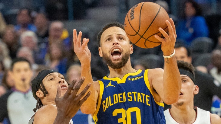 Стефен Карри с мячом