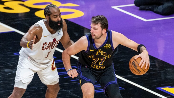 Лука Дончич с мячом