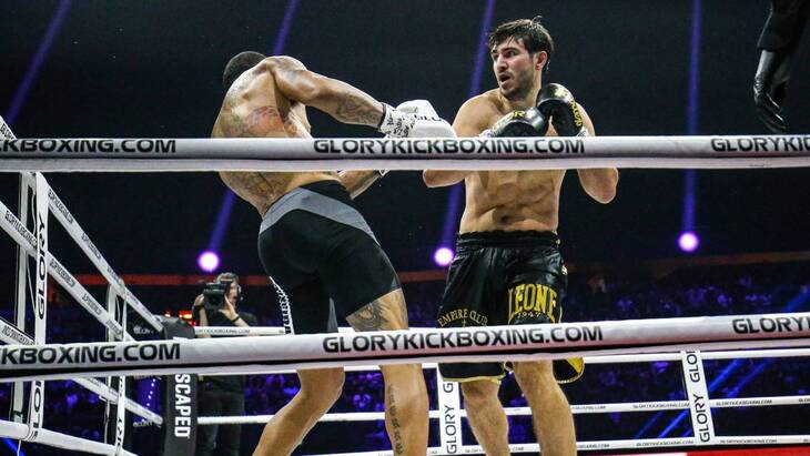 Артем Вахитов (справа)