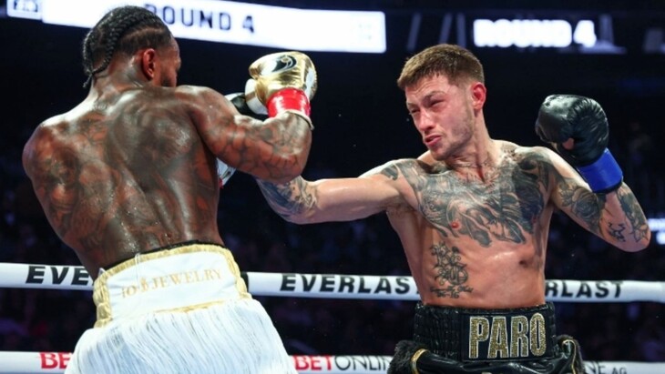 Лиам Паро (справа)