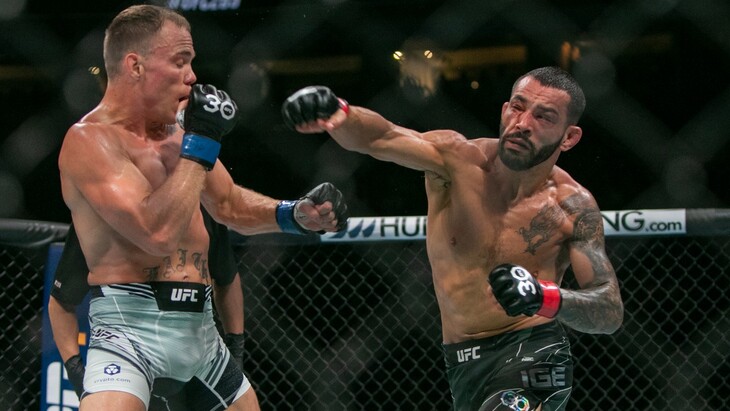 Дэн Иге (справа)