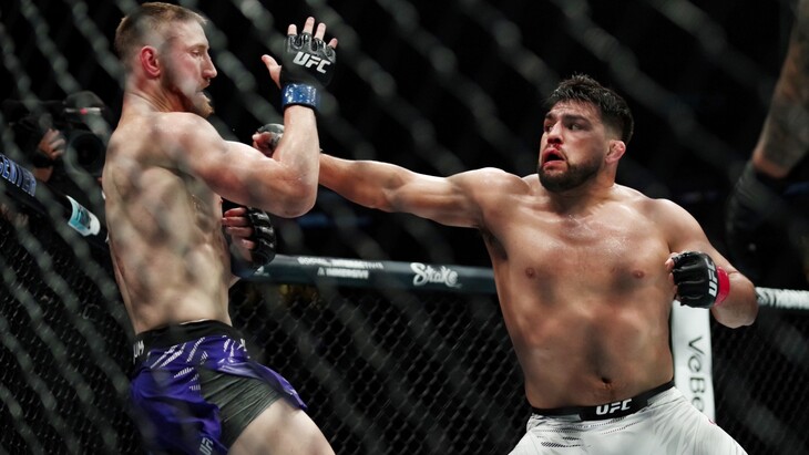 Келвин Гастелум (справа)