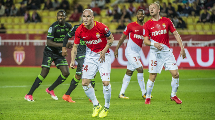 Обе команды идут в зоне вылета