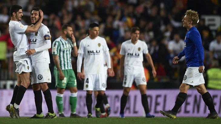 Игроки «Валенсии» радуются после выхода в финал Кубка Испании