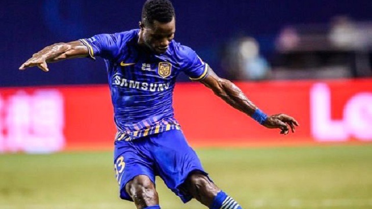 «Цзянсу Сунин» идет на первом месте