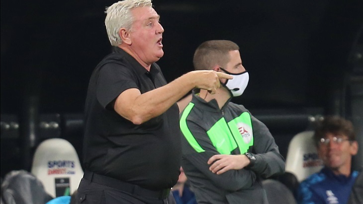 Команда Брюса уже прошла один раунд Кубка Лиги