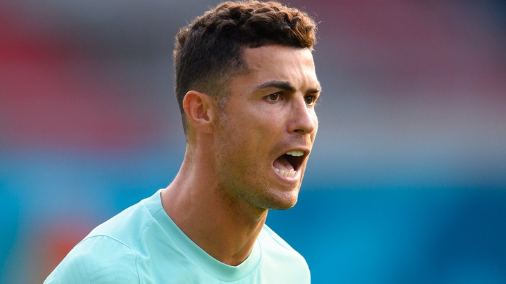 Португалия идeт на 3-й строчкe