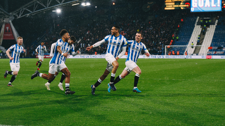 В апреле «Хаддерсфилд» провел четыре матча, в которых набрал десять очков