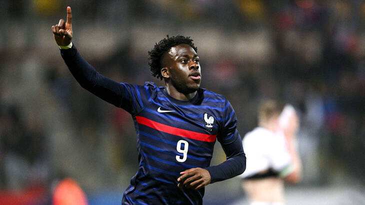 В семи матчах отбора Франция одержала шесть побед и один раз сыграла вничью