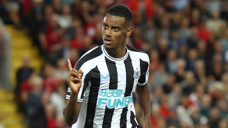 Александер Исак