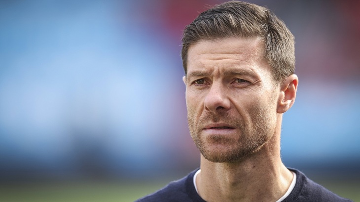 Хаби Алонсо успешно дебютировал у руля «Байера»