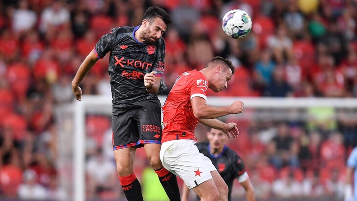 Фрагмент матча «Славия» — «Клуж». Лига конференций