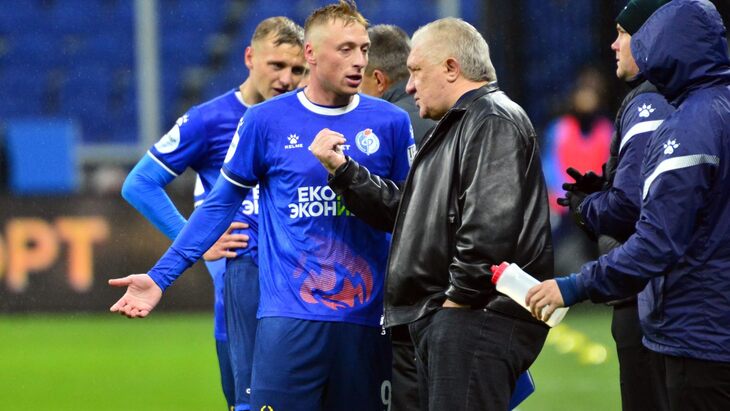 Тренер «Факела» Сергей Ташуев