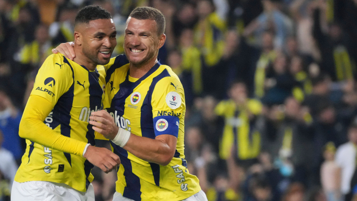 Эдин Джеко (справа) великолепен и в свои 38 лет