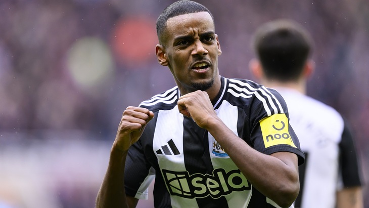 Александер Исак