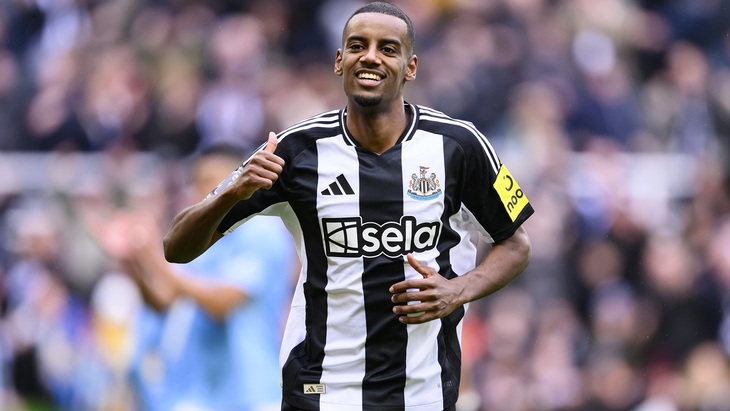 Александер Исак