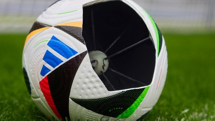 Футбольный мяч