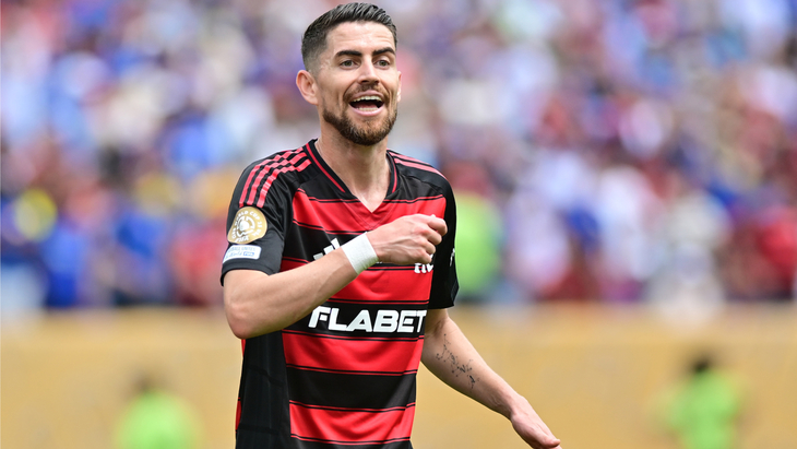 Жоржиньо сейчас выступает во «Фламенго»