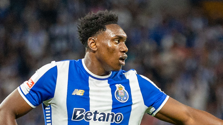 Саму — нападающий «Порту»