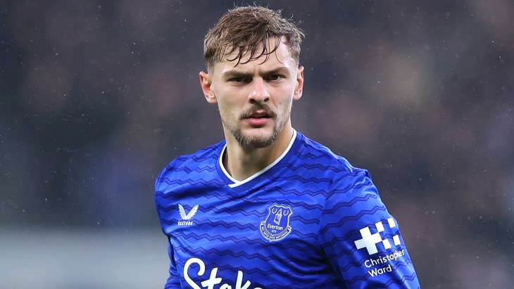 Кирнан Дьюзбери-Холл