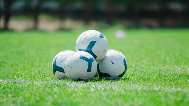 Футбольные мячи