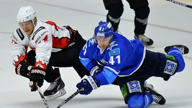 борьба в матче «Авангарда» и «Барыса»