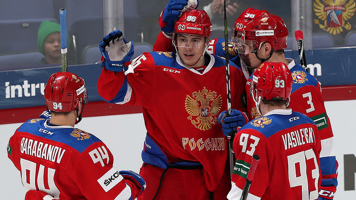 Андрей Кузьменко (по центру)