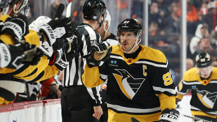 Сидни Кросби празднует гол в ворота «Филадельфии»