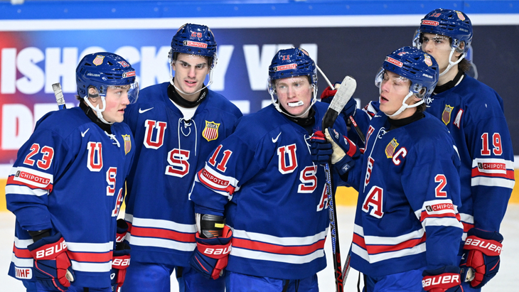 Сборная США в матче с Латвией