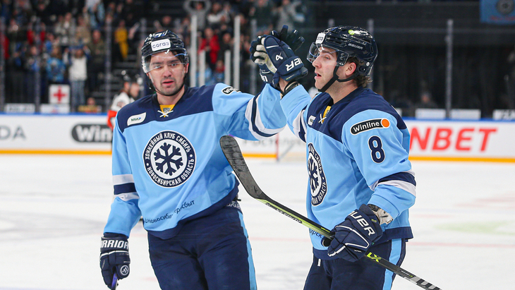 «Сибирь» в матче с «Нефтехимиком»