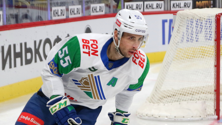 Александр Хмелевски — нападающий «Салавата Юлаева»