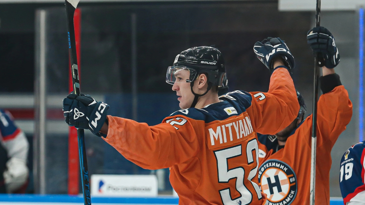 Евгений Митякин — нападающий «Нефтехимика»